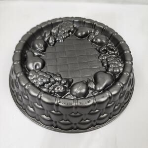 Nordic Ware MariAnne Pan Round 10-Cup Fruit Cake Basket Weave USA NWOT